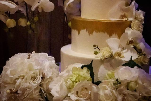 Multiple lyered cake