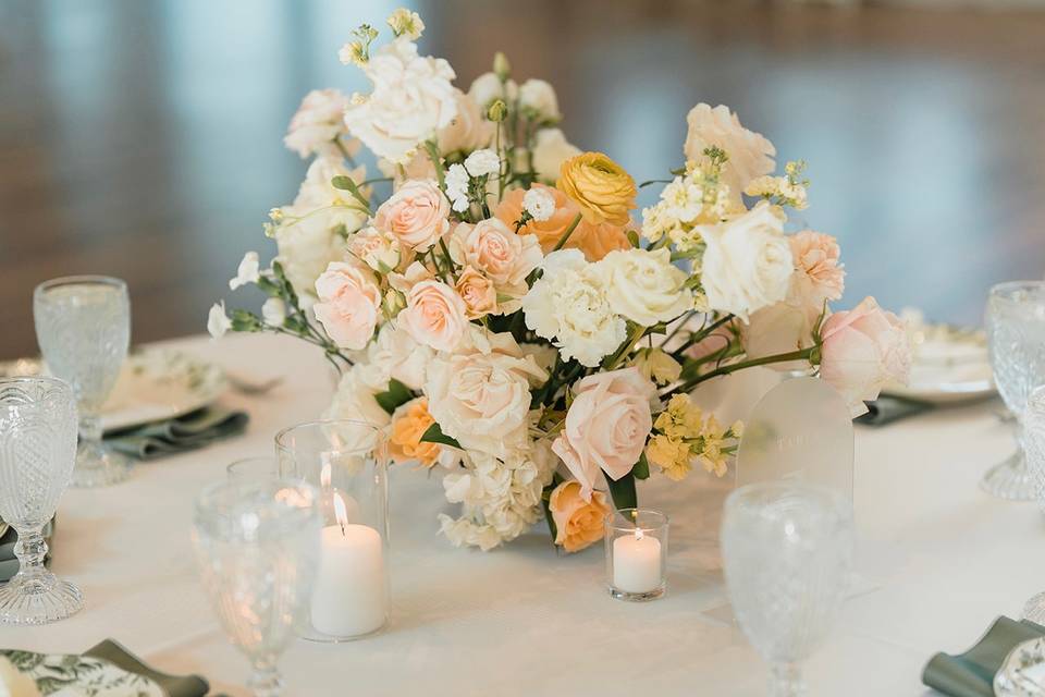 Eizabeth rose florals table