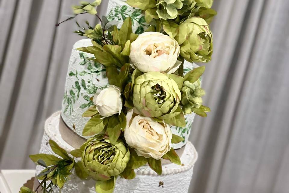 cascading_green_floral_wedding_cake_2000px.jpg