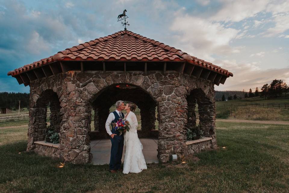 Kiss by the gazebo