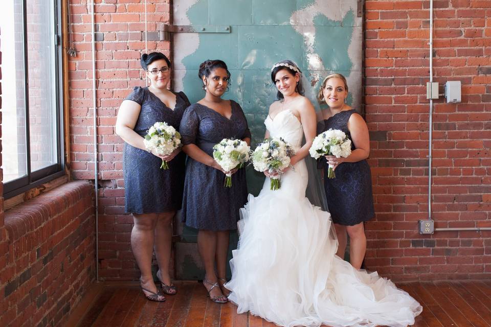 Bride and friends - Rzescotti Photography