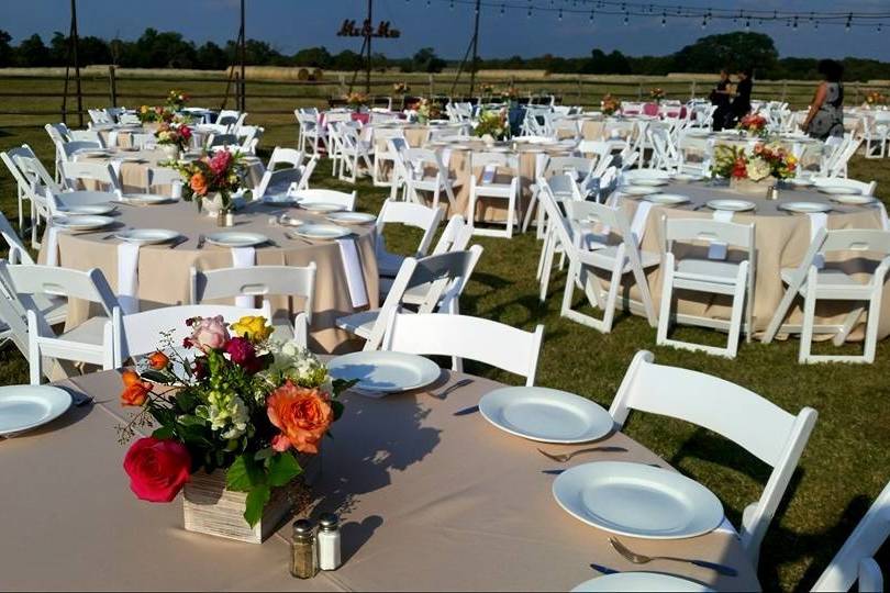 Outdoor table setting