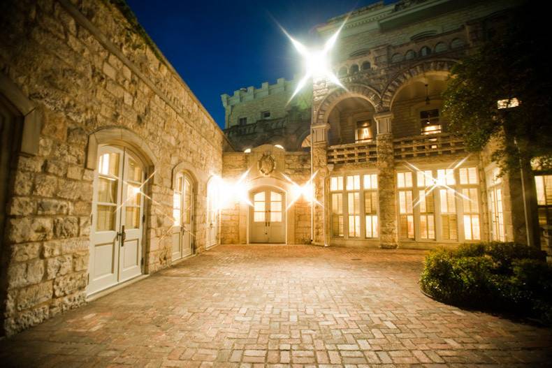 Chateau bellevue's beautiful courtyard at night