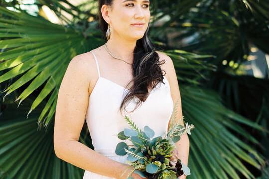 Bride with succulent bouquet