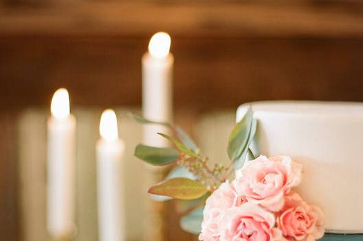 Indoor ceremony cake detail