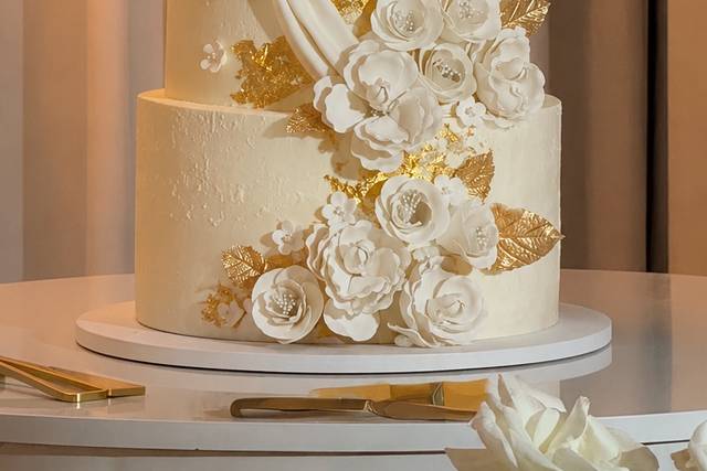 Luxury wedding cake