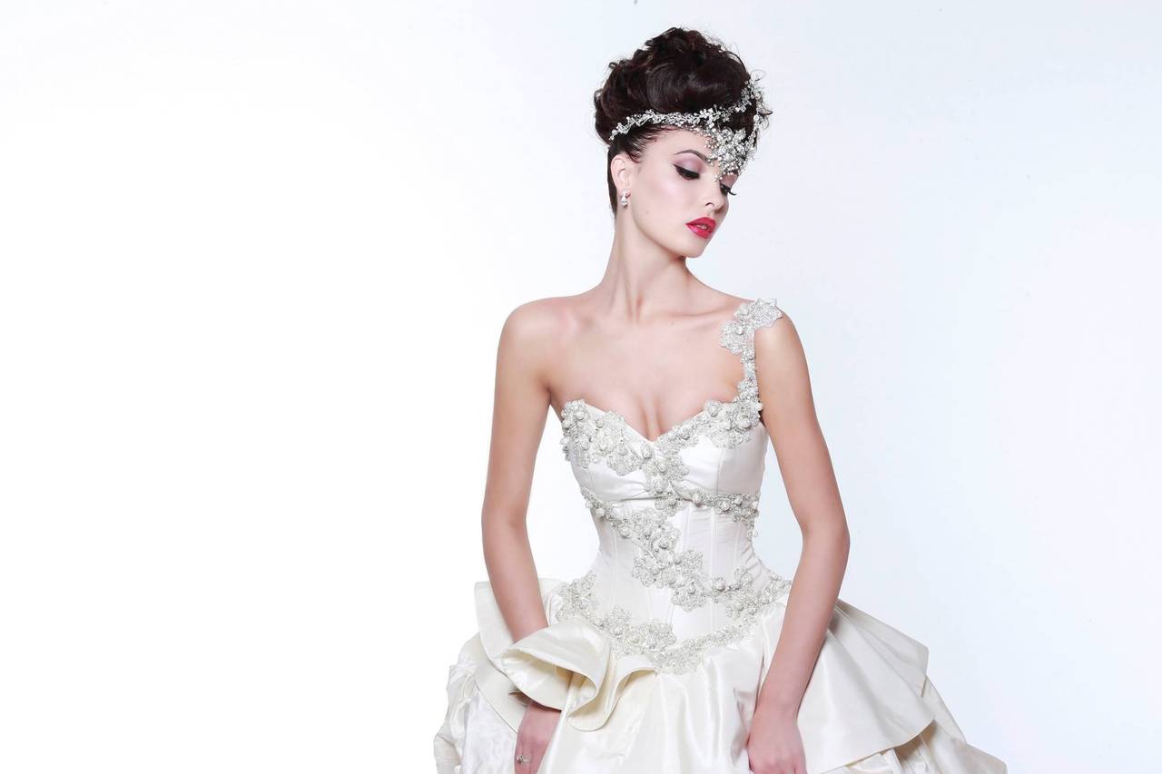 This Italian Bride's Custom Cotton Wedding Dress By Dior Is The