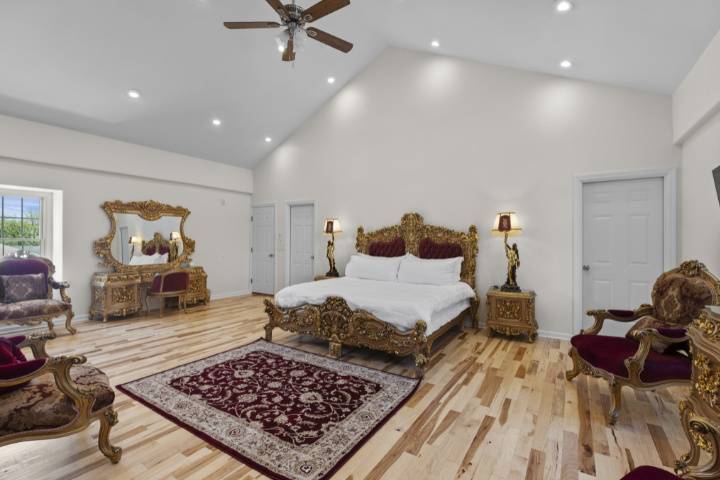 Grooms Suite