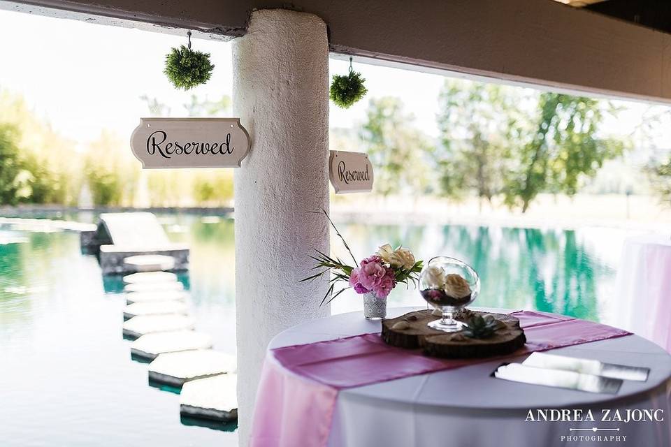 Floral table centerpiece