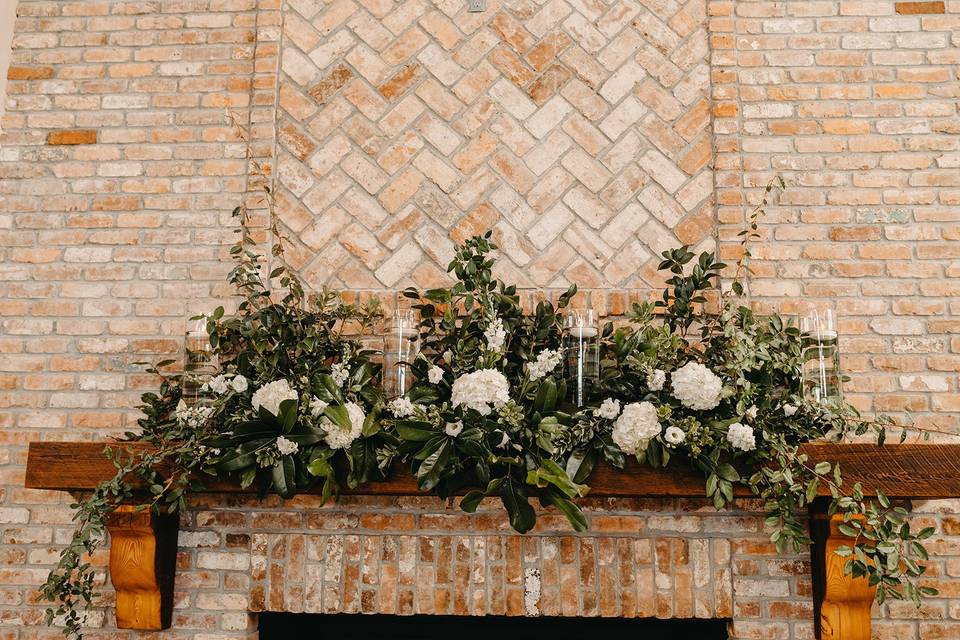 Mantle with candle cylinders