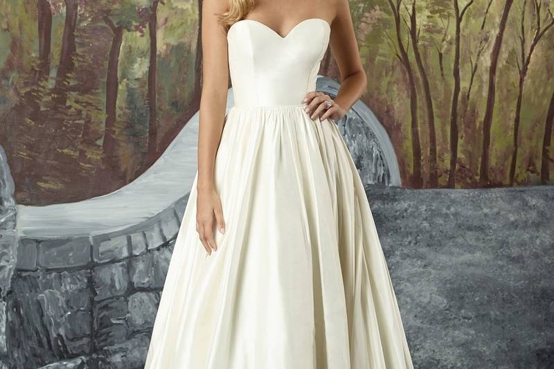 An elegant Silk Dupion ball gown