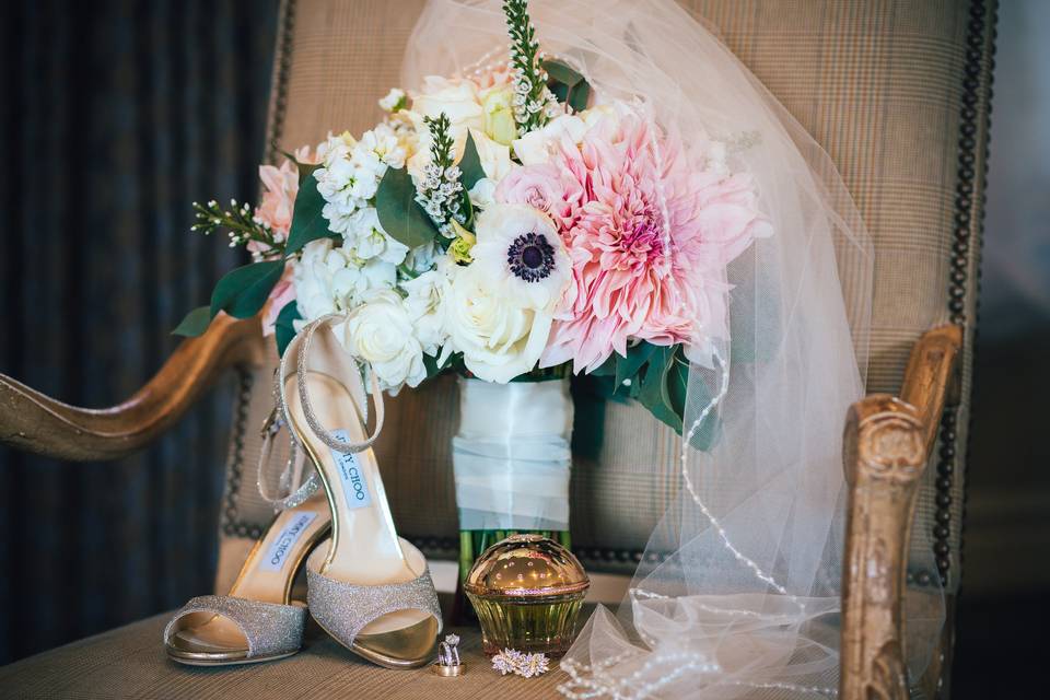 Bridal bouquet and shoes