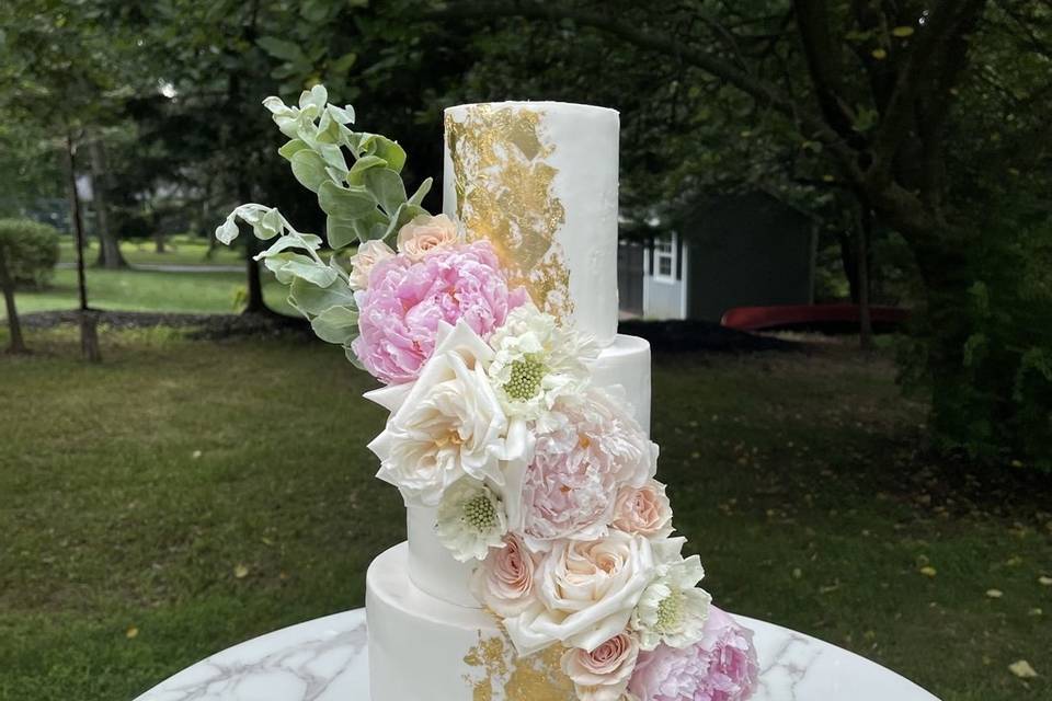 Intimate backyard wedding cake