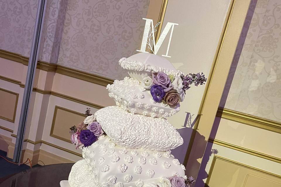 Pillow wedding cake