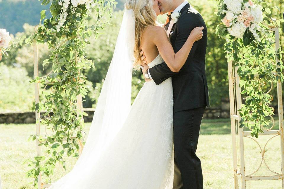 Round Ceremony Arch