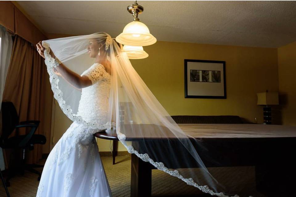 Scalloped veil