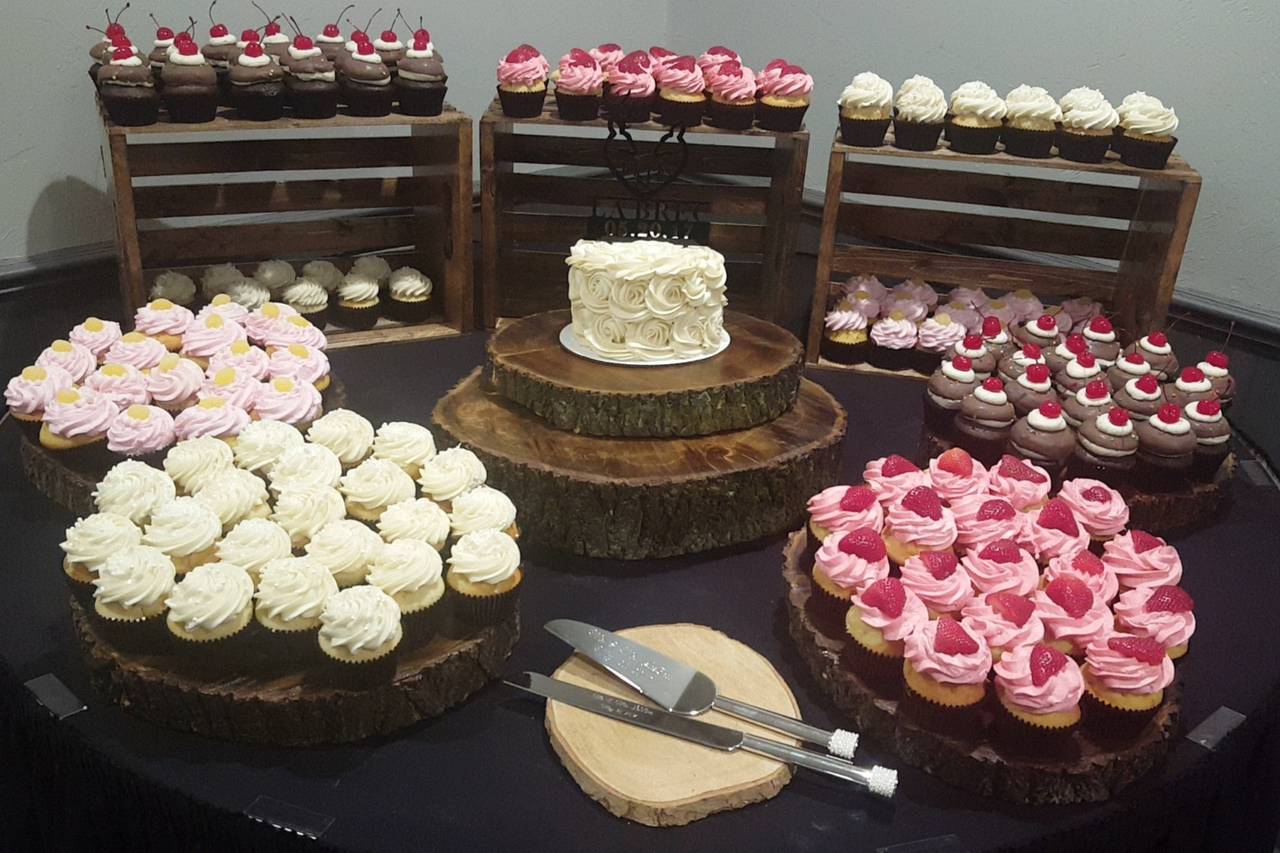 The Cupcake Couture - Wedding Cakes - De Pere, WI - WeddingWire