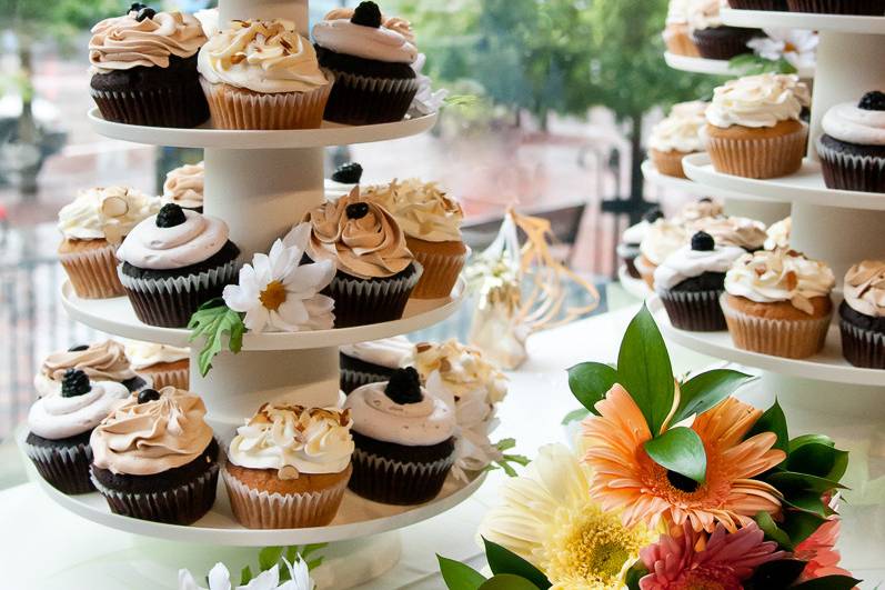 Flowers & Cupcakes