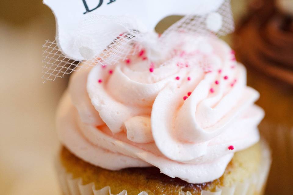 Bride cupcake