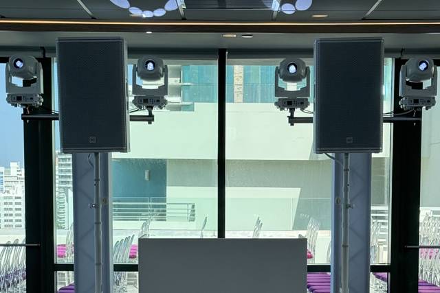 White DJ