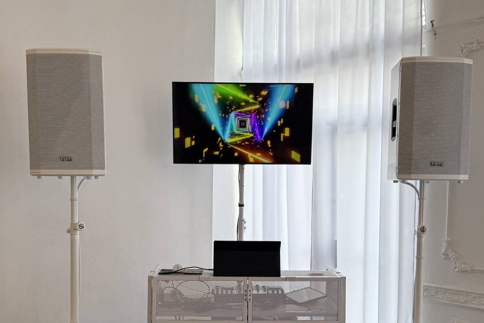 Bronze White with TV