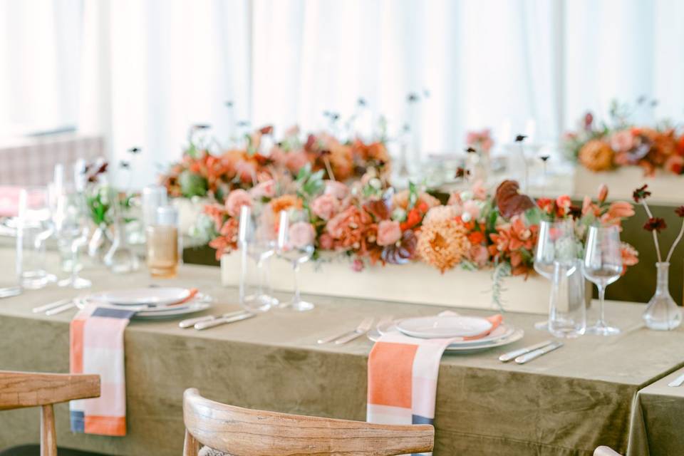 Table design with blankets