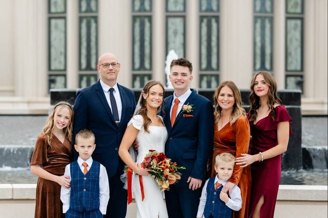 Family portraits at your weddi