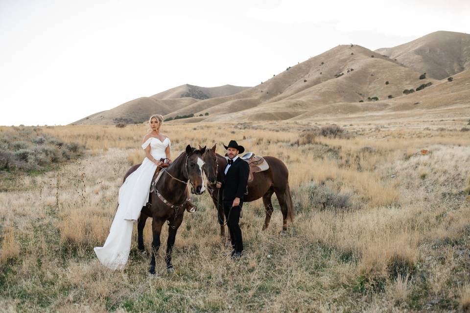 Western wedding with horses