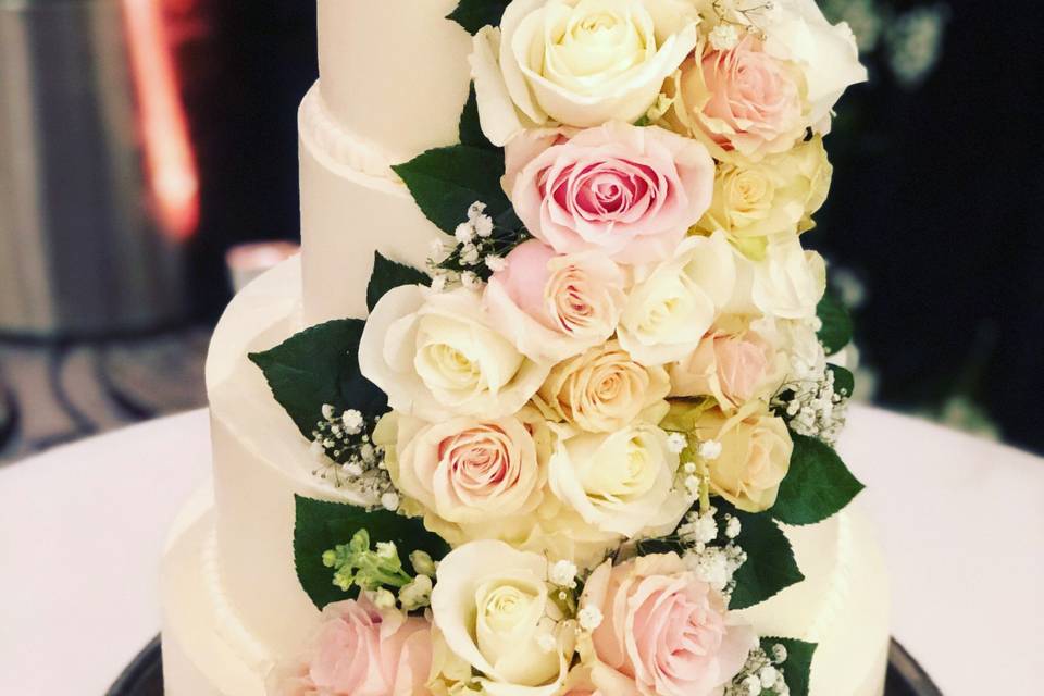Wedding cake (fresh flowers)