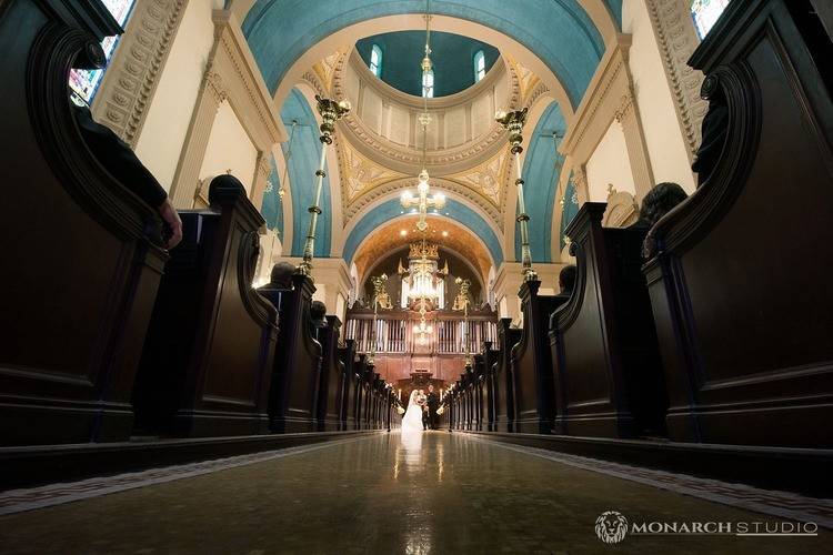 Indoor wedding aisle