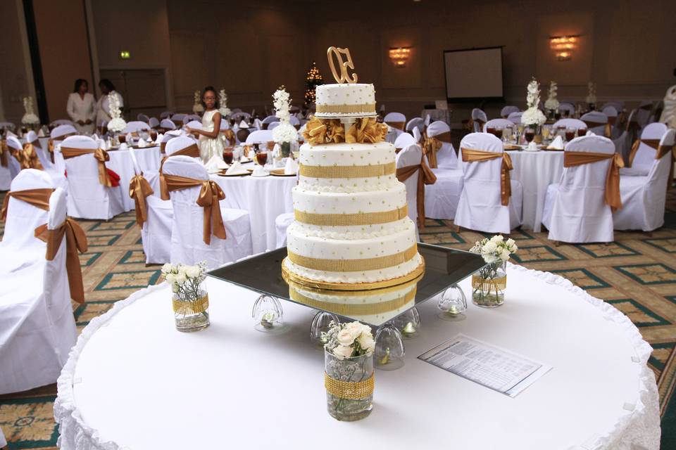 Wedding cake table