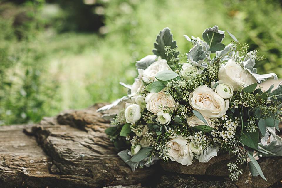 Bouquet on a trunk