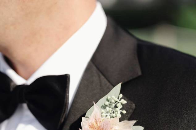 Groom's boutonniere