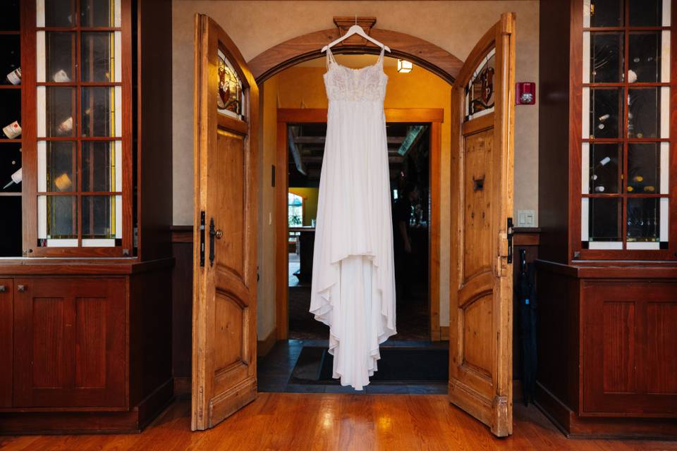 Bridal suite dress hang