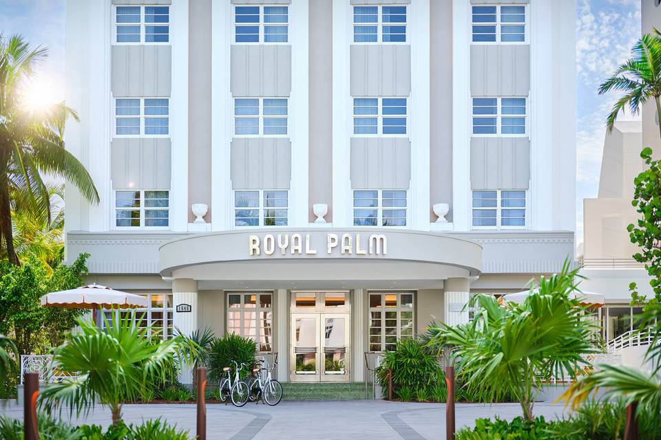 Hotel front drive