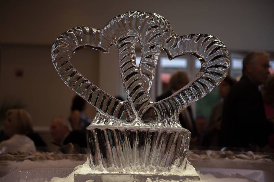 Alton martin wedding photography - Love ice sculpture