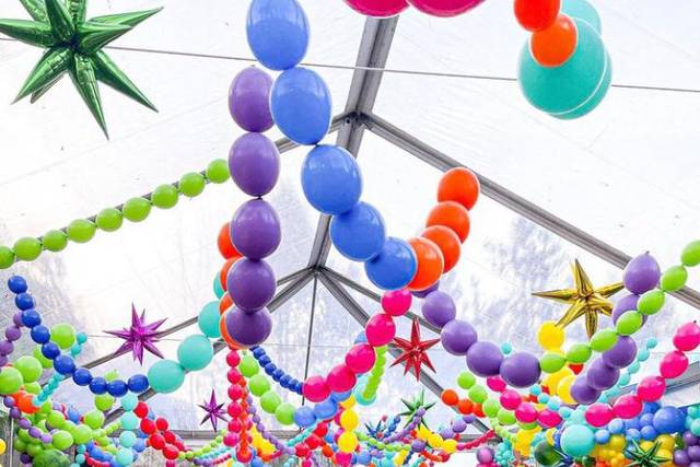 Hanging Links and Balloon Wall