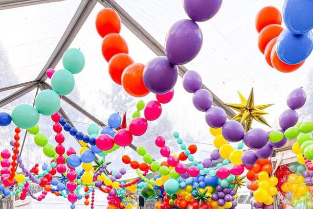 Hanging Links and Balloon Wall