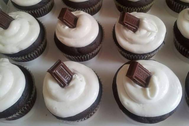 Cupcake with toppers