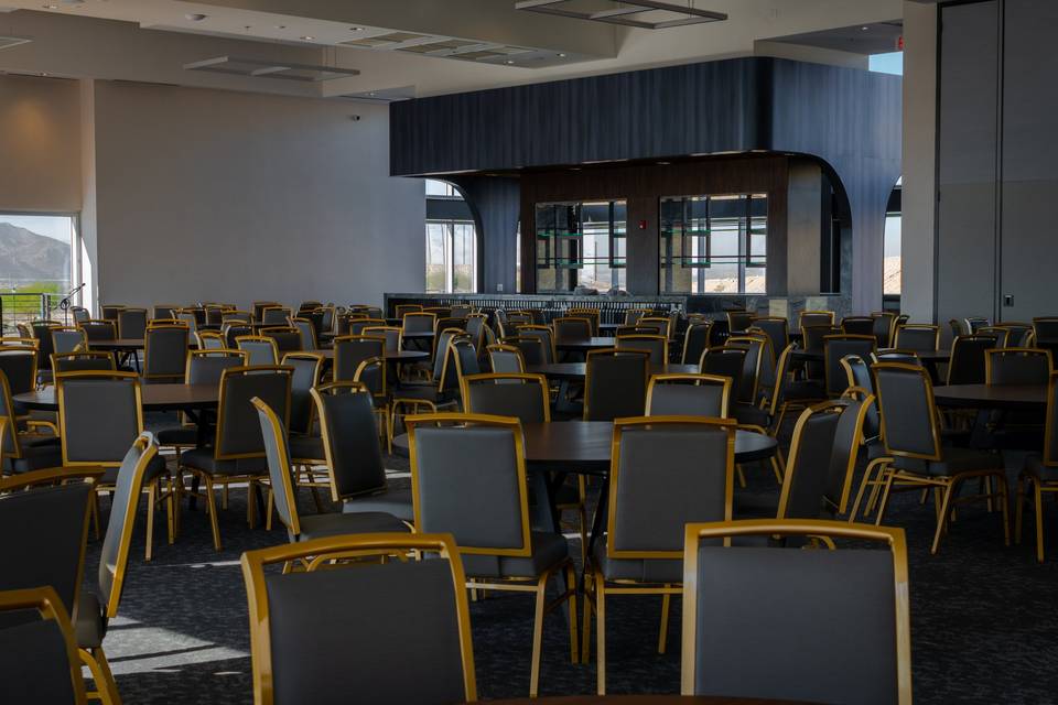 Round tables and chairs setup