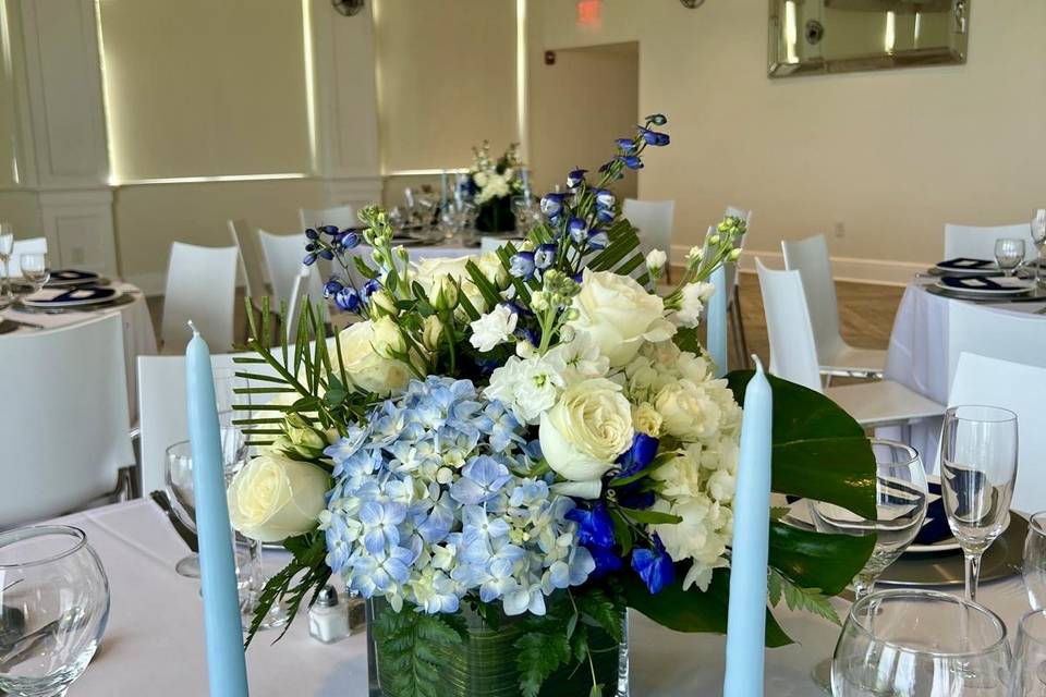 Sweetheart Table white & blue