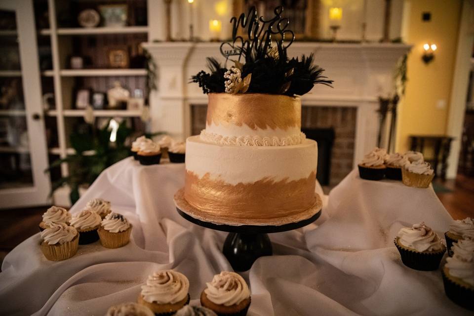 Wedding cake/cupcakes display