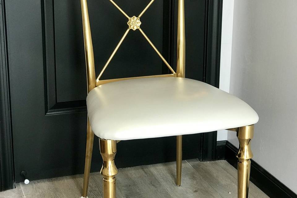 Louie chair in gold
