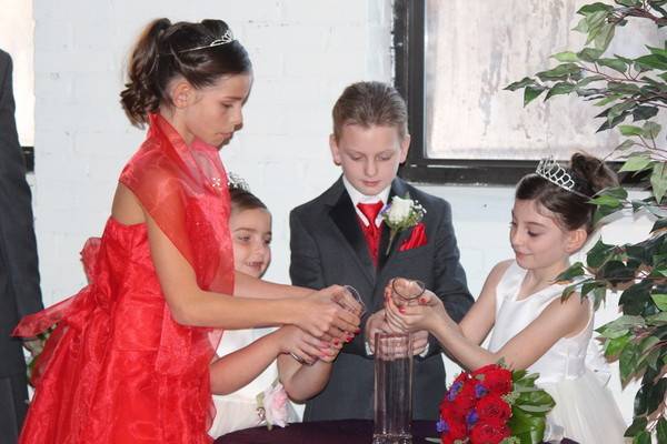 Family & Pouring of sand