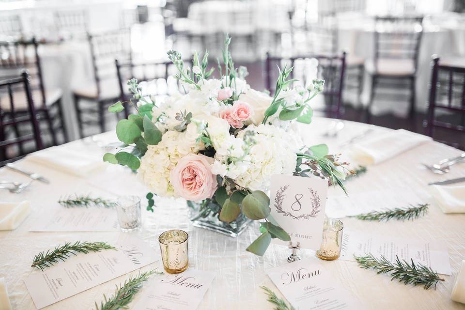 Floral table centerpiece