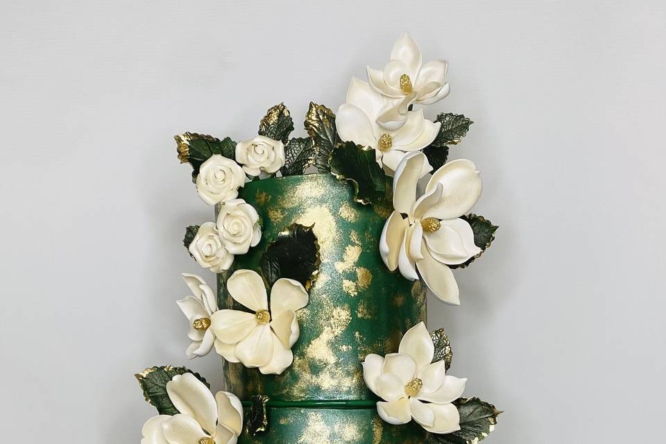 Emerald and white wedding cake