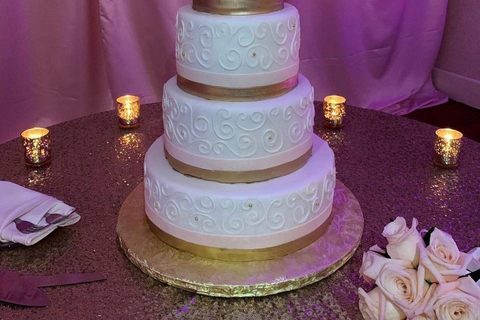 Classic fondant cake