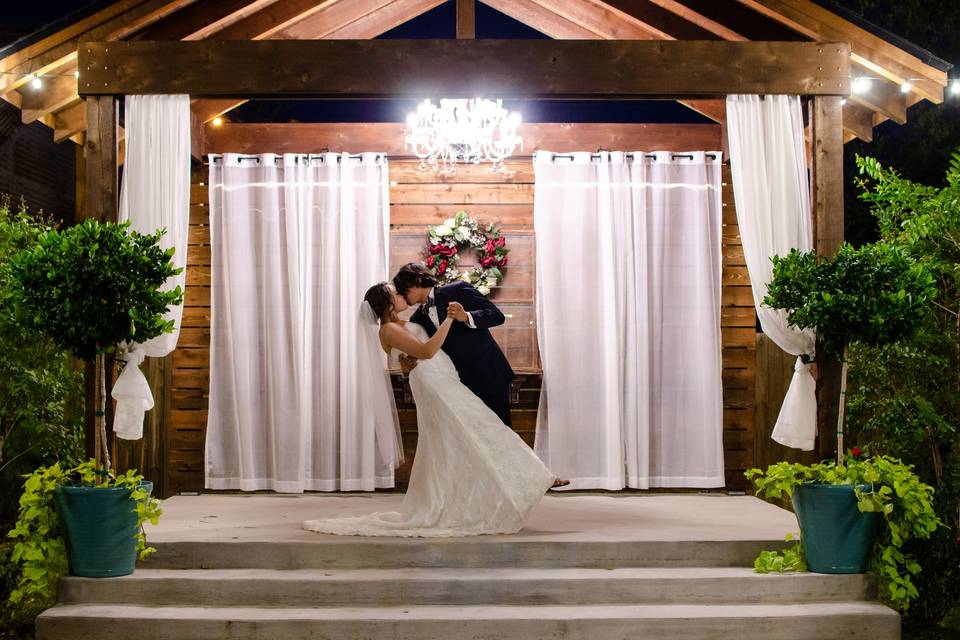 Couple Kiss