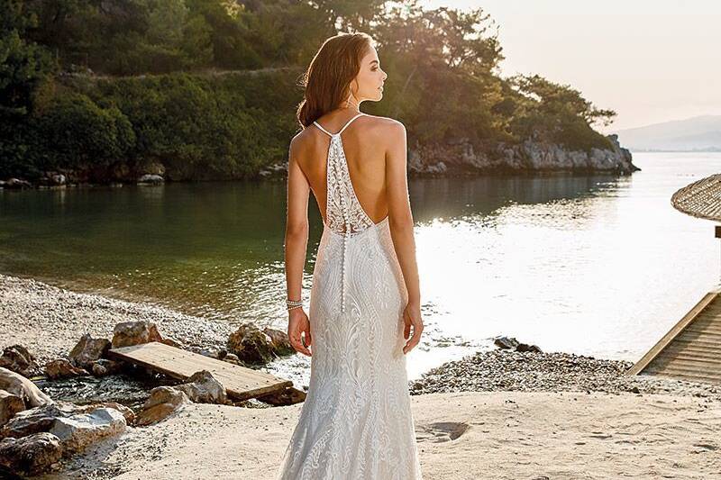 Sleeveless wedding dress