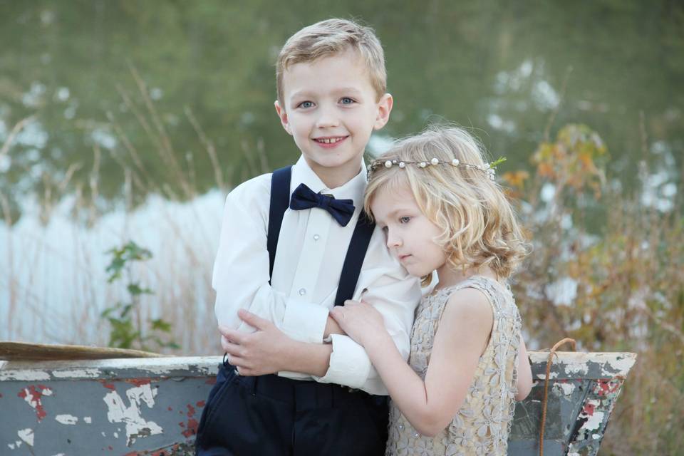 Flower girl hugs ring bearer